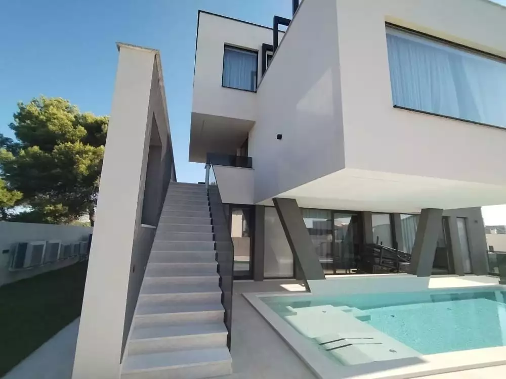 Villa 420m² in Croatia, Medulin. Priced at 2270000€ rent photo-9