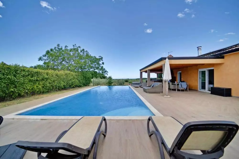Villa 165m² in Croatia, Novigrad. Priced at 1100000€ rent photo-1