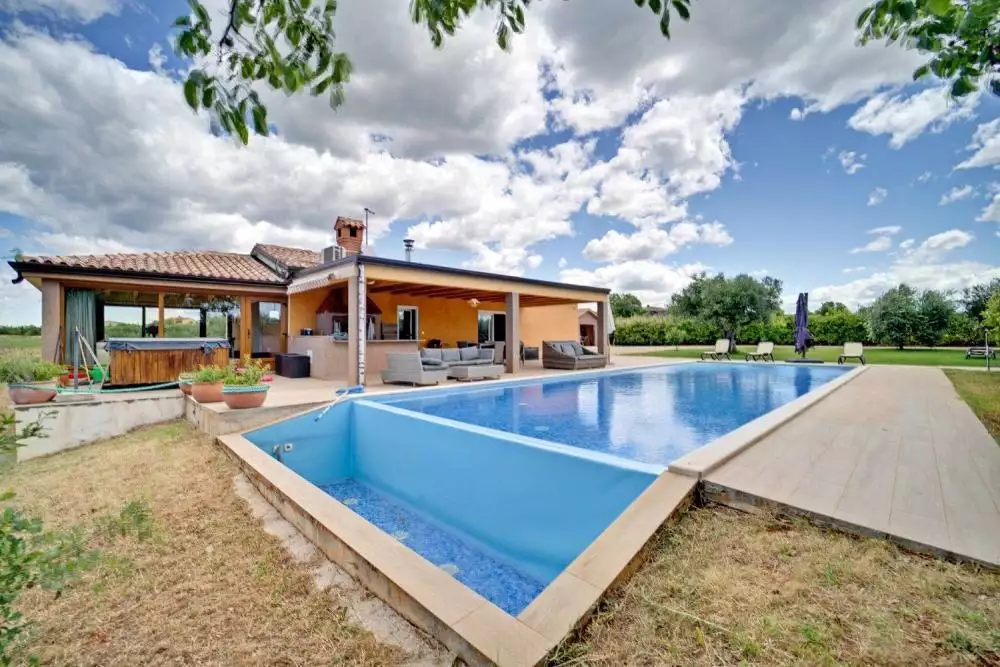 Villa 165m² in Croatia, Novigrad. Priced at 1100000€ rent photo-4