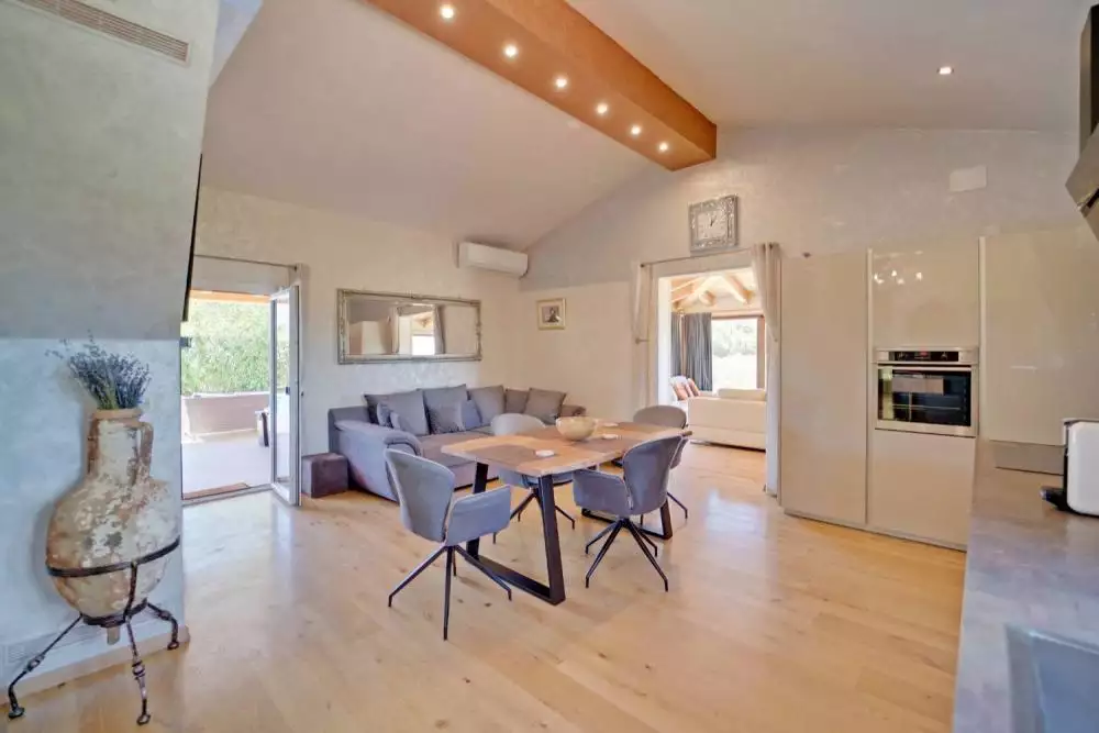 Villa 165m² in Croatia, Novigrad. Priced at 1100000€ rent photo-11