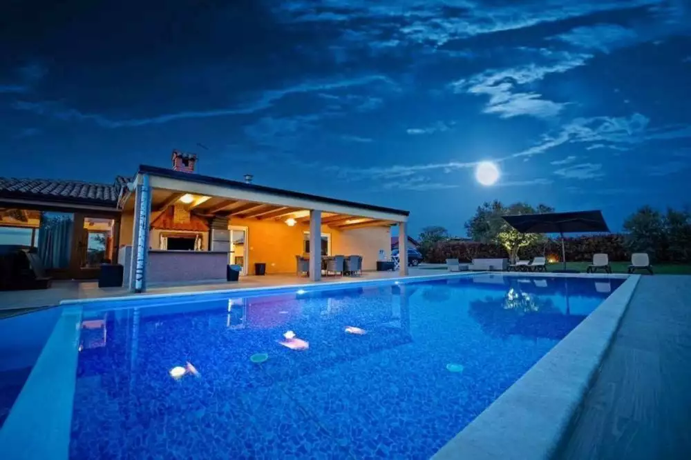 Villa 165m² in Croatia, Novigrad. Priced at 1100000€ rent photo-16