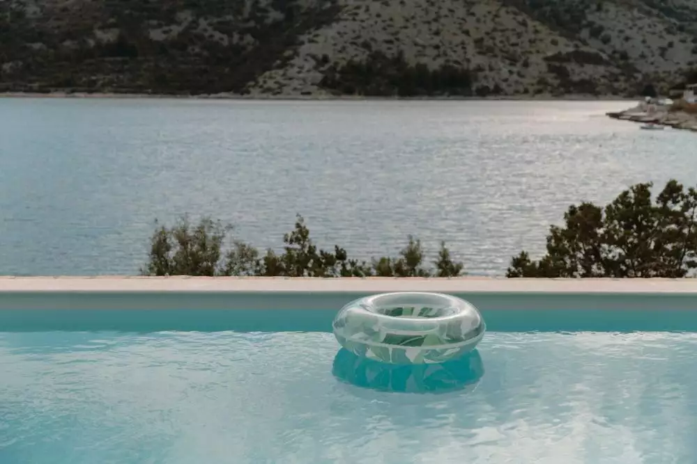 Villa 300m² in Croatia, Vinisce. Priced at 2800000€ rent photo-2
