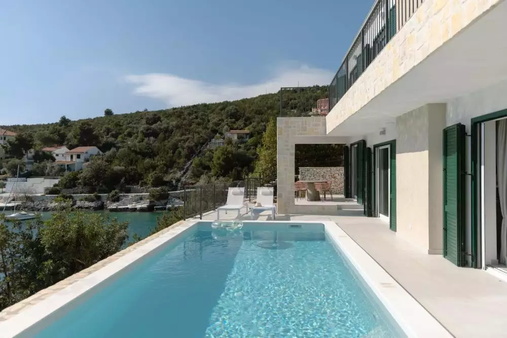 Villa 300m² in Croatia, Vinisce. Priced at 2800000€ rent photo-6