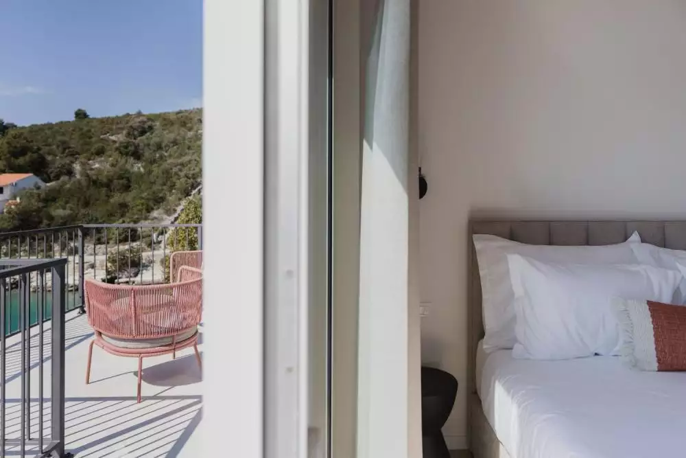 Villa 300m² in Croatia, Vinisce. Priced at 2800000€ rent photo-16