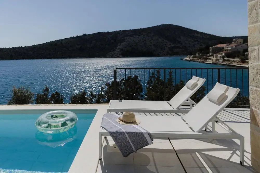 Villa 300m² in Croatia, Vinisce. Priced at 2800000€ rent photo-17