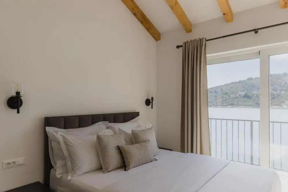 Villa 300m² in Croatia, Vinisce. Priced at 2800000€ rent photo-23