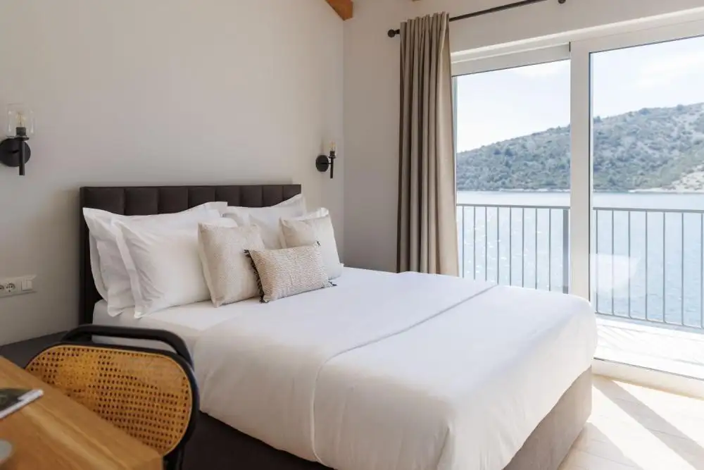 Villa 300m² in Croatia, Vinisce. Priced at 2800000€ rent photo-24