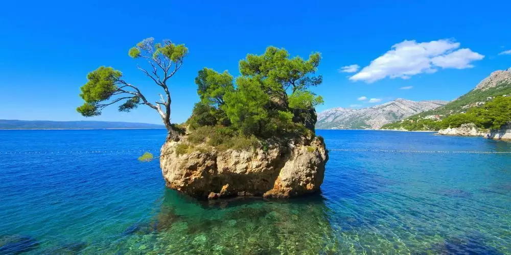 Villa 302m² in Croatia, Brela. Priced at 1920000€ rent photo-2