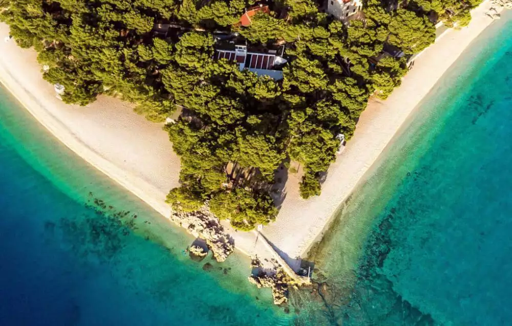 Villa 302m² in Croatia, Brela. Priced at 1920000€ rent photo-3