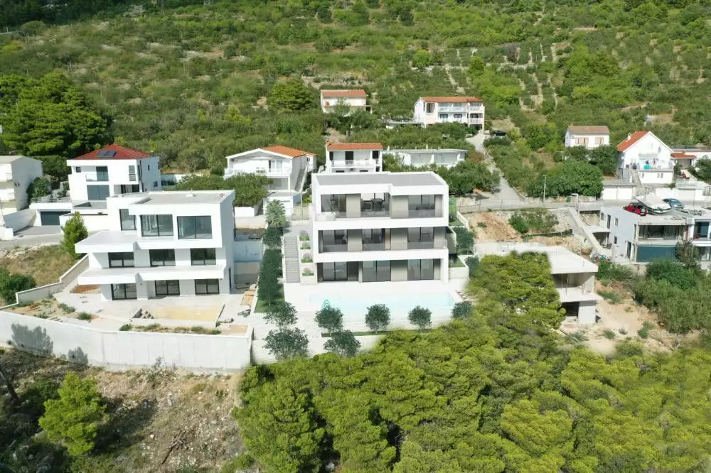 Villa 302m² in Croatia, Brela. Priced at 1920000€ rent photo-9