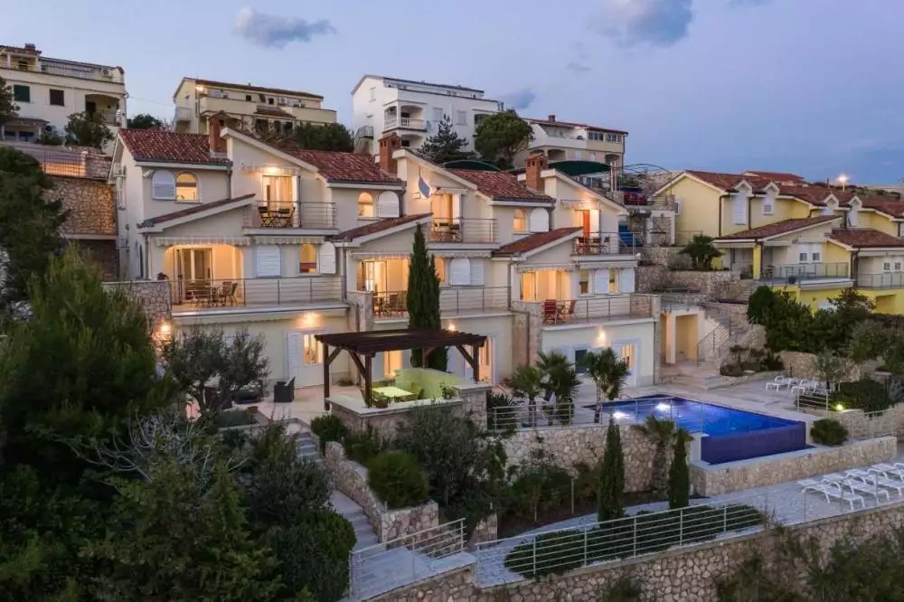 Hotels 593m² in Croatia, Novalja. Priced at 1400000€ rent photo-2