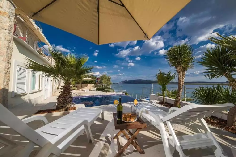 Hotels 593m² in Croatia, Novalja. Priced at 1400000€ rent photo-3