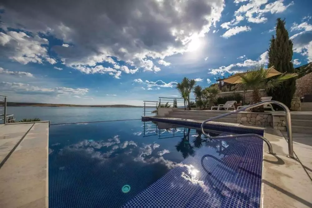 Hotels 593m² in Croatia, Novalja. Priced at 1400000€ rent photo-5