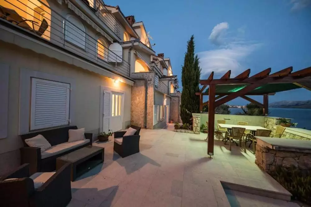 Hotels 593m² in Croatia, Novalja. Priced at 1400000€ rent photo-6