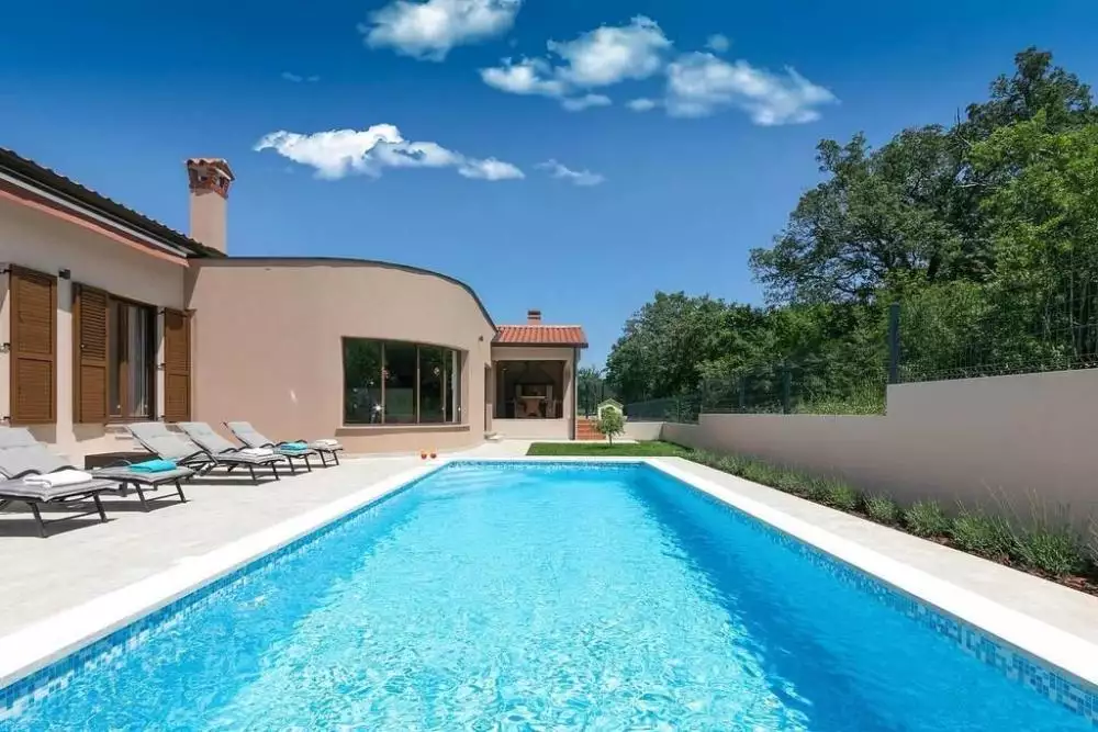 Villa 205m² in Croatia, Labin. Priced at 600000€ rent photo-5