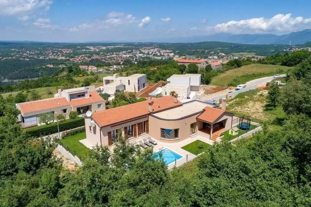Villa 205m² in Croatia, Labin. Priced at 600000€ rent photo-8