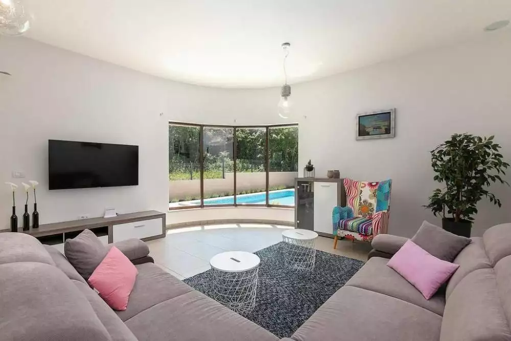 Villa 205m² in Croatia, Labin. Priced at 600000€ rent photo-10