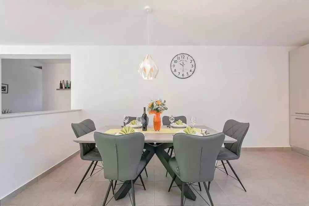 Villa 205m² in Croatia, Labin. Priced at 600000€ rent photo-11