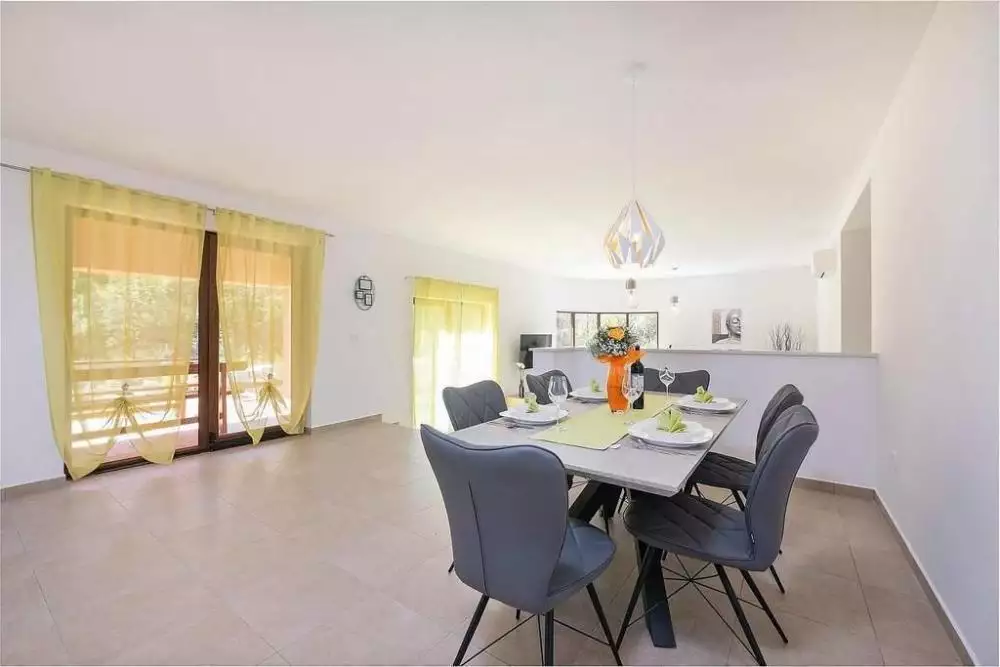 Villa 205m² in Croatia, Labin. Priced at 600000€ rent photo-12