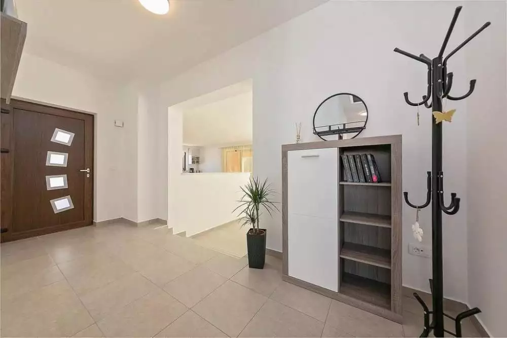 Villa 205m² in Croatia, Labin. Priced at 600000€ rent photo-16