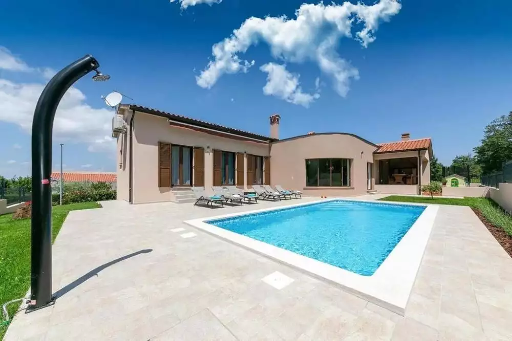Villa 205m² in Croatia, Labin. Priced at 600000€ rent photo-25