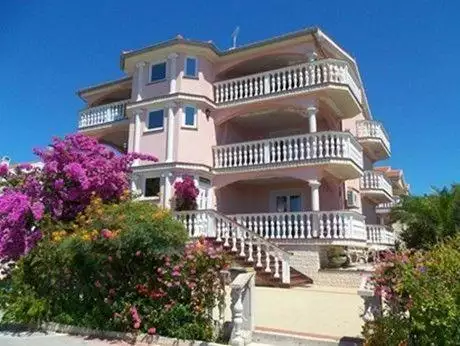 Hotels 570m² in Portugal, Tavira. Priced at 1150000€ rent photo-3