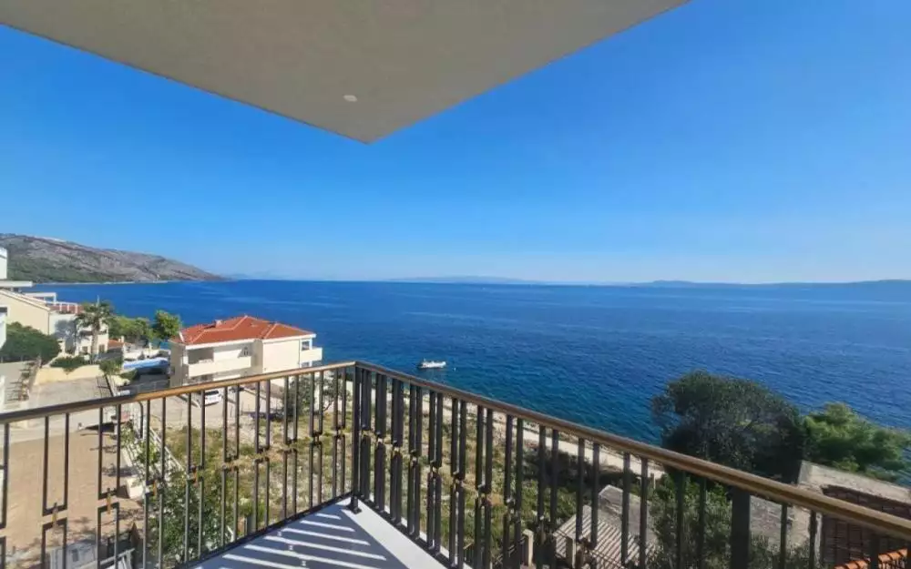 Villa 225m² in Croatia, Ciovo. Priced at 1550000€ rent photo-1