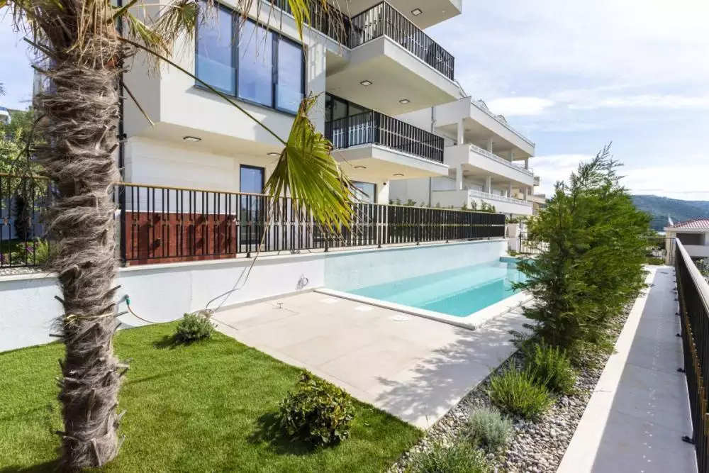 Villa 225m² in Croatia, Ciovo. Priced at 1550000€ rent photo-2