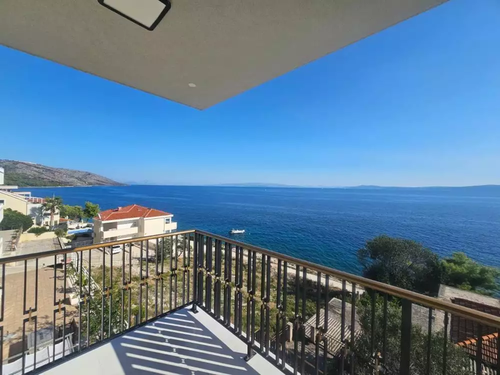 Villa 225m² in Croatia, Ciovo. Priced at 1550000€ rent photo-7