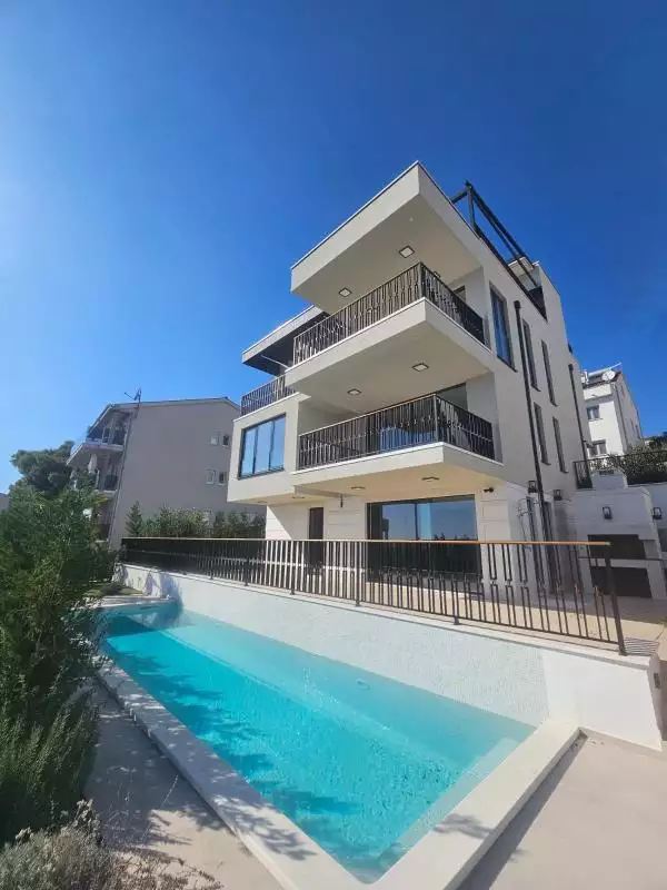 Villa 225m² in Croatia, Ciovo. Priced at 1550000€ rent photo-11