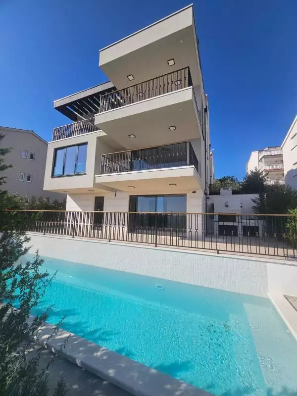 Villa 225m² in Croatia, Ciovo. Priced at 1550000€ rent photo-16