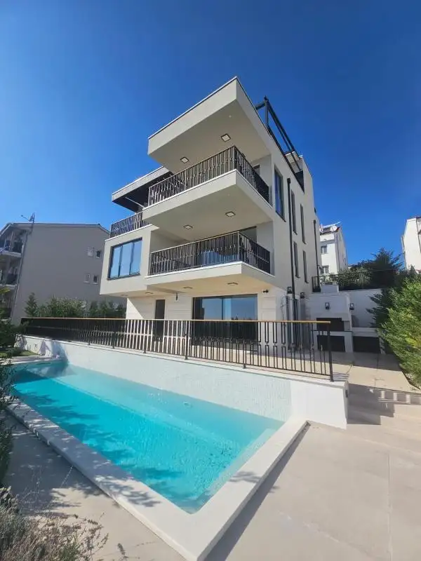 Villa 225m² in Croatia, Ciovo. Priced at 1550000€ rent photo-24