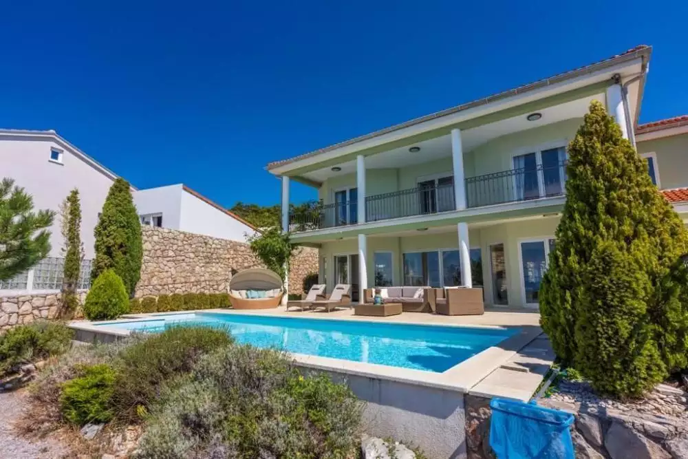 Villa 550m² in Croatia, Crikvenica. Priced at 1850000€ rent photo-1