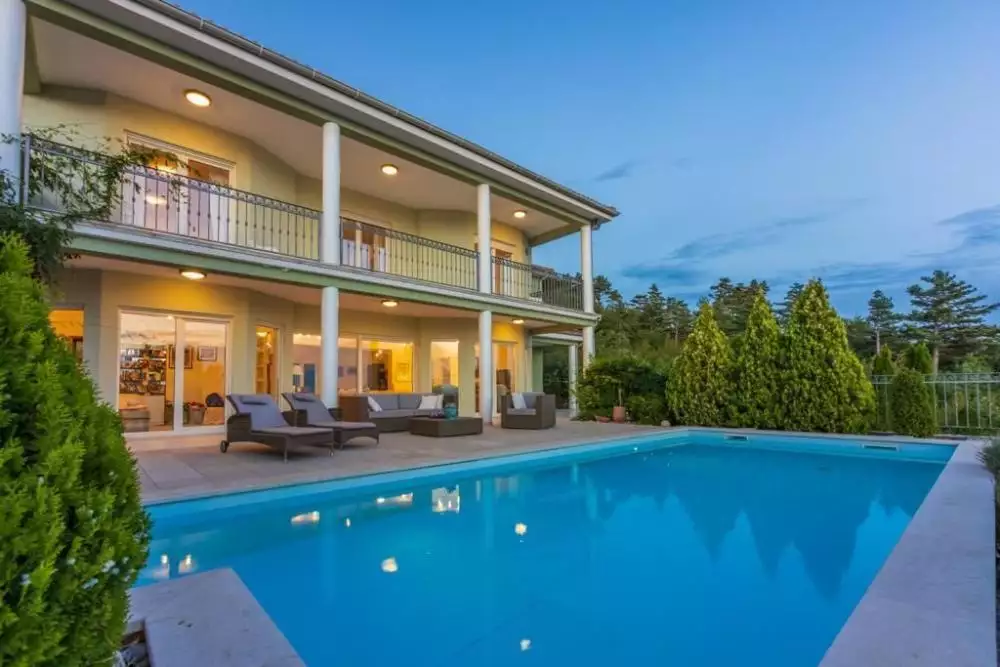 Villa 550m² in Croatia, Crikvenica. Priced at 1850000€ rent photo-4