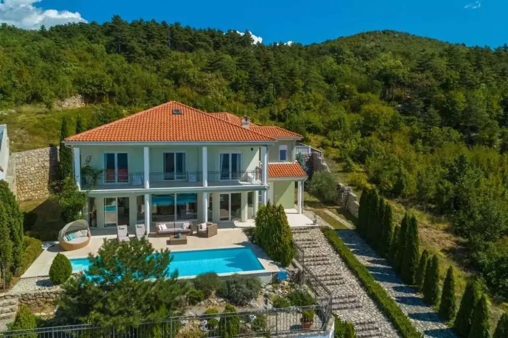 Villa 550m² in Croatia, Crikvenica. Priced at 1850000€ rent photo-20