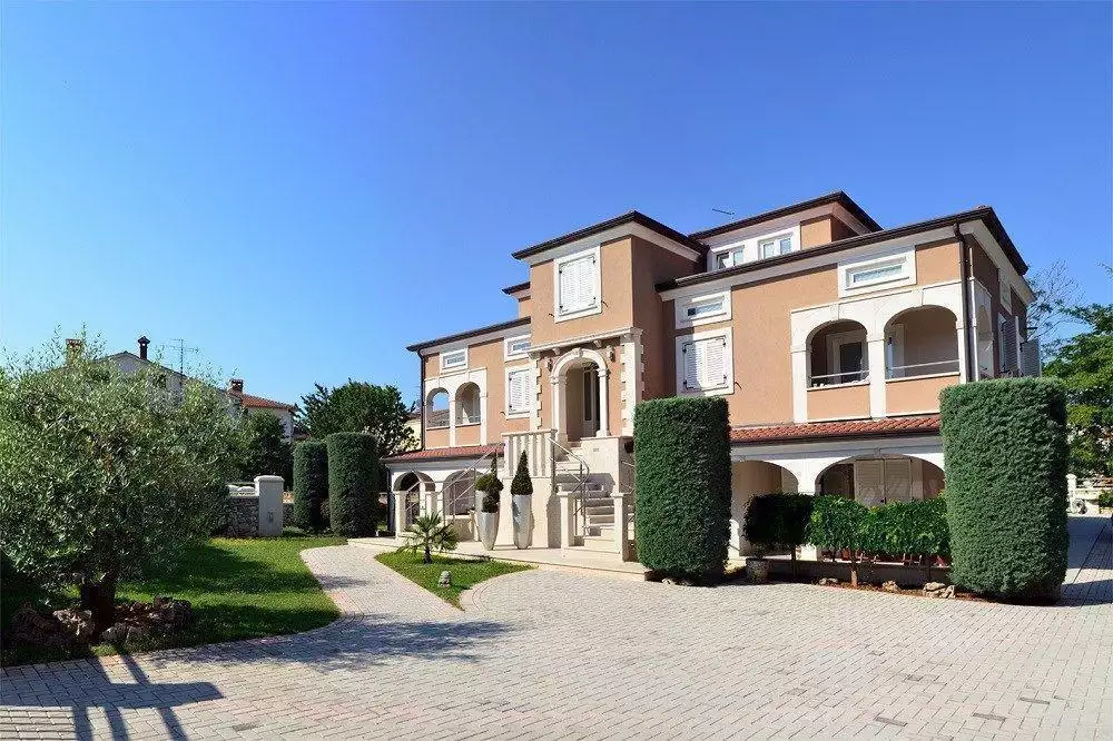 Hotels 535m² in Croatia, Funtana. Priced at 1650000€ rent photo-2
