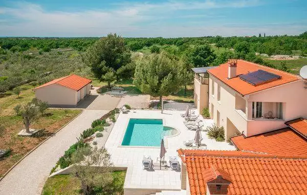 Villa 460m² in Croatia, Vodnjan. Priced at 2000000€ rent photo-1