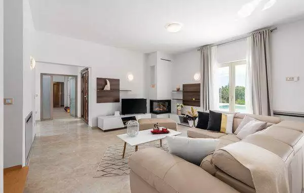 Villa 460m² in Croatia, Vodnjan. Priced at 2000000€ rent photo-6