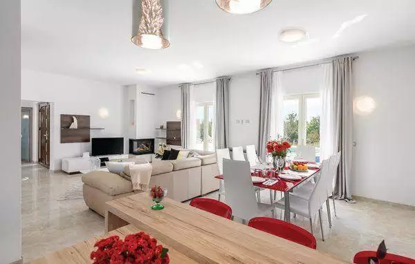 Villa 460m² in Croatia, Vodnjan. Priced at 2000000€ rent photo-8