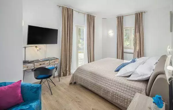 Villa 460m² in Croatia, Vodnjan. Priced at 2000000€ rent photo-13