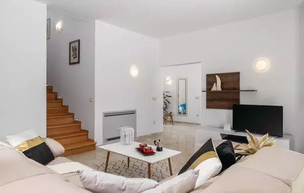 Villa 460m² in Croatia, Vodnjan. Priced at 2000000€ rent photo-15