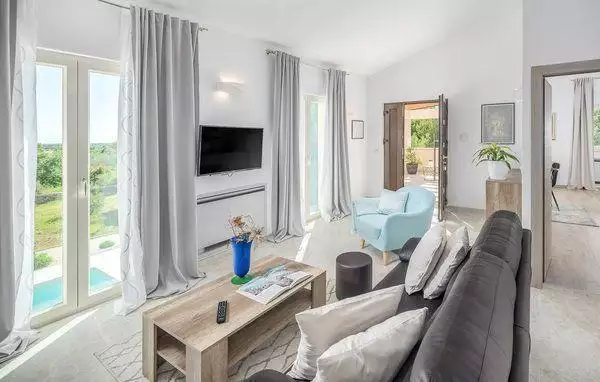 Villa 460m² in Croatia, Vodnjan. Priced at 2000000€ rent photo-17