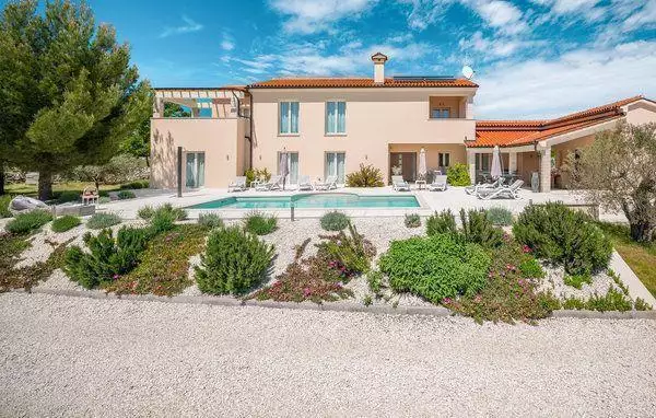 Villa 460m² in Croatia, Vodnjan. Priced at 2000000€ rent photo-25