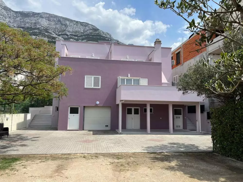 Hotels 420m² in Croatia, Makarska. Priced at 1280000€ rent photo-2