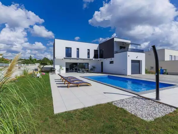 Villa 174m² in Croatia, Vodnjan. Priced at 750000€ rent photo-1