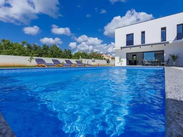 Villa 174m² in Croatia, Vodnjan. Priced at 750000€ rent photo-3