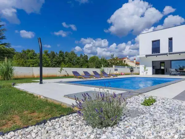 Villa 174m² in Croatia, Vodnjan. Priced at 750000€ rent photo-4