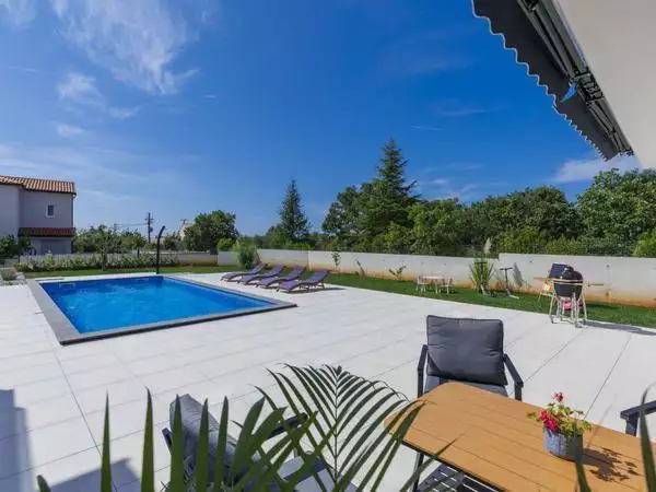 Villa 174m² in Croatia, Vodnjan. Priced at 750000€ rent photo-5