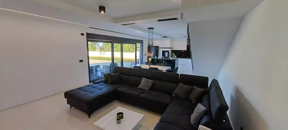 Villa 174m² in Croatia, Vodnjan. Priced at 750000€ rent photo-13