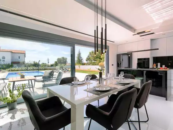 Villa 174m² in Croatia, Vodnjan. Priced at 750000€ rent photo-14